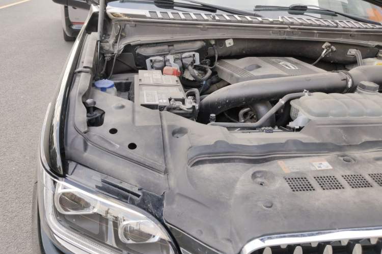 Used Lincoln Navigator  Engine Bay Right