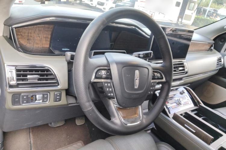 Used Lincoln Navigator  Steering Wheel