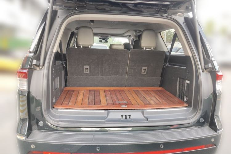 Used Lincoln Navigator  Trunk