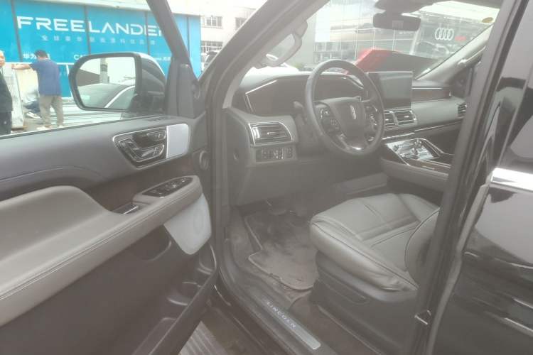 Used Lincoln Navigator 2024 3.5T Long-Wheelbase Presidential Edition Driver Seat