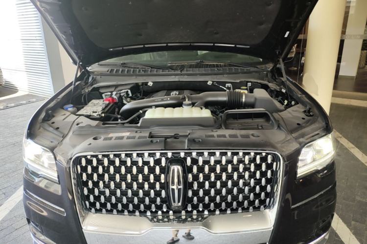 Used Lincoln Navigator 2024 3.5T Presidential Edition Engine Bay