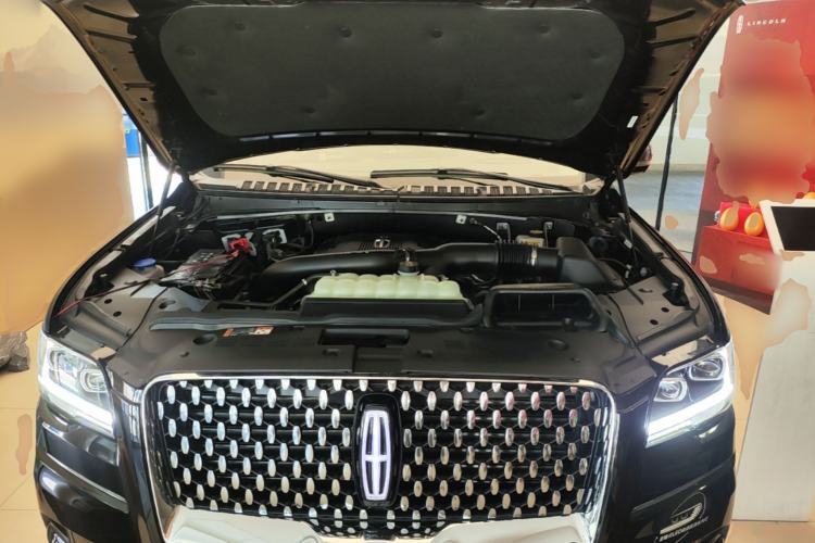 Used Lincoln Navigator 2024 3.5T Presidential Edition Engine Bay