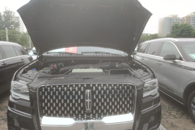 Used Lincoln Navigator 2024 3.5T Long-Wheelbase Presidential Edition Engine Bay