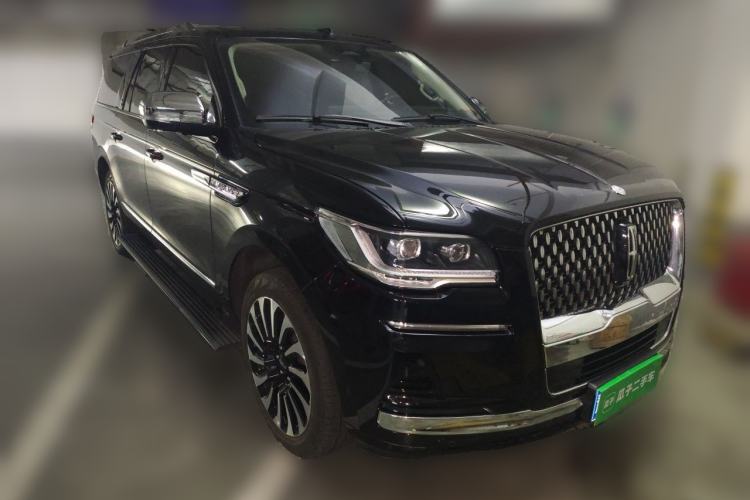 Used Lincoln Navigator 2024 3.5T Long-Wheelbase Presidential Edition Front Right 45 Deg