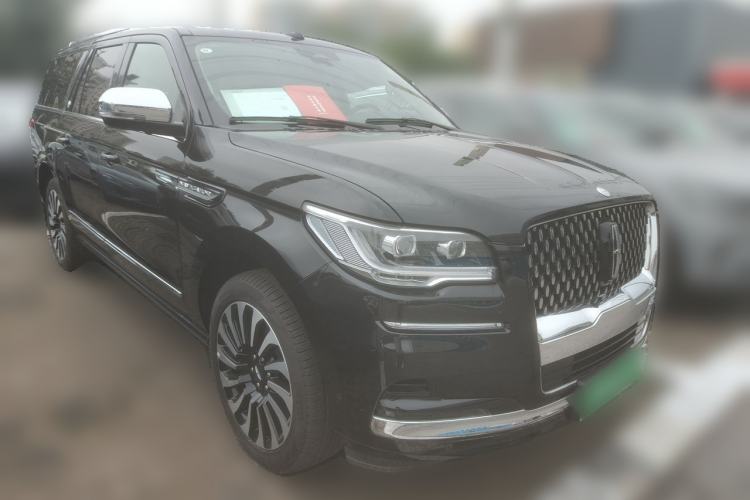 Used Lincoln Navigator 2024 3.5T Long-Wheelbase Presidential Edition Front Right 45 Deg