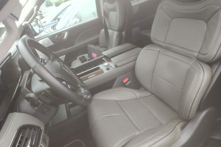 Used Lincoln Navigator 2024 3.5T Long-Wheelbase Presidential Edition Left Front Seat
