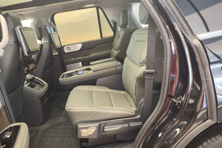 Used Lincoln Navigator 2024 3.5T Presidential Edition Left Rear Seat
