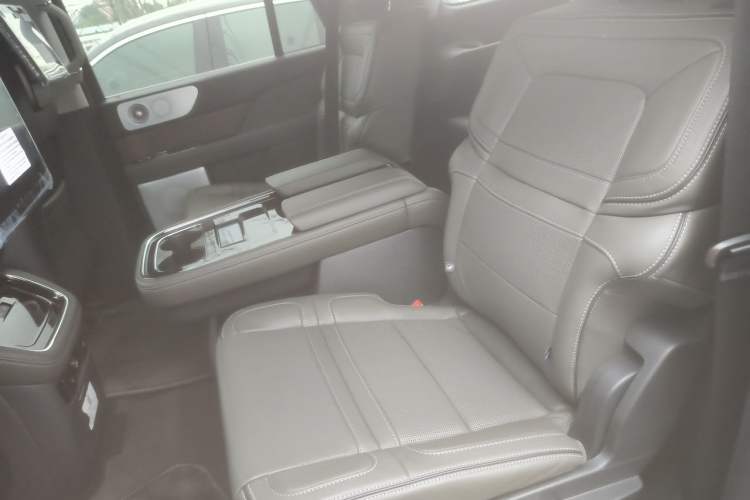 Used Lincoln Navigator 2024 3.5T Long-Wheelbase Presidential Edition Left Rear Seat