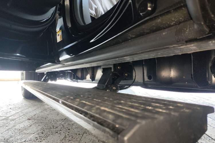 Used Lincoln Navigator 2024 3.5T Presidential Edition Left Side Sill