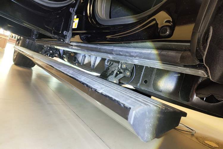 Used Lincoln Navigator 2024 3.5T Presidential Edition Left Side Sill