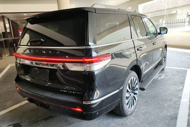 Used Lincoln Navigator 2024 3.5T Presidential Edition Rear Right 45 Deg