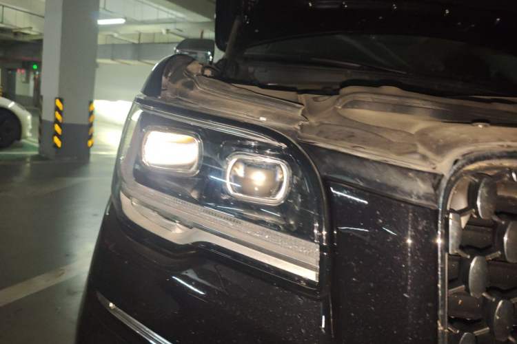 Used Lincoln Navigator 2024 3.5T Long-Wheelbase Presidential Edition Right Front Headlight