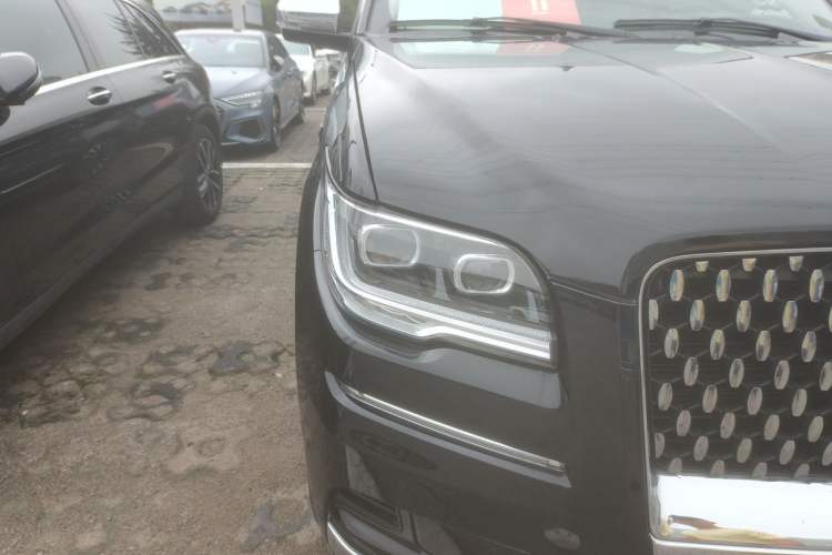 Used Lincoln Navigator 2024 3.5T Long-Wheelbase Presidential Edition Right Front Headlight