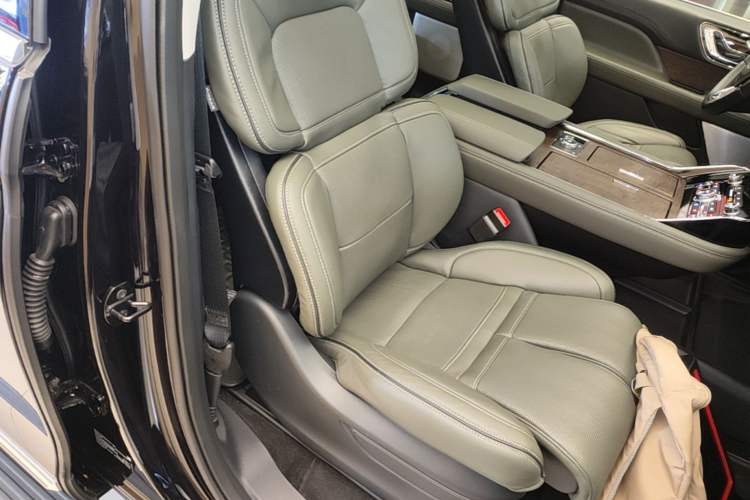 Used Lincoln Navigator 2024 3.5T Presidential Edition Right Front Seat