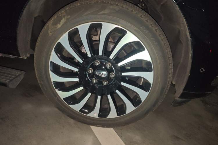 Used Lincoln Navigator 2024 3.5T Long-Wheelbase Presidential Edition Right Front Wheel Hub