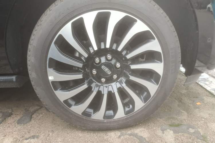 Used Lincoln Navigator 2024 3.5T Long-Wheelbase Presidential Edition Right Front Wheel Hub