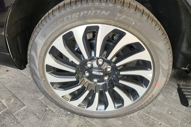 Used Lincoln Navigator 2024 3.5T Presidential Edition Right Rear Wheel Hub