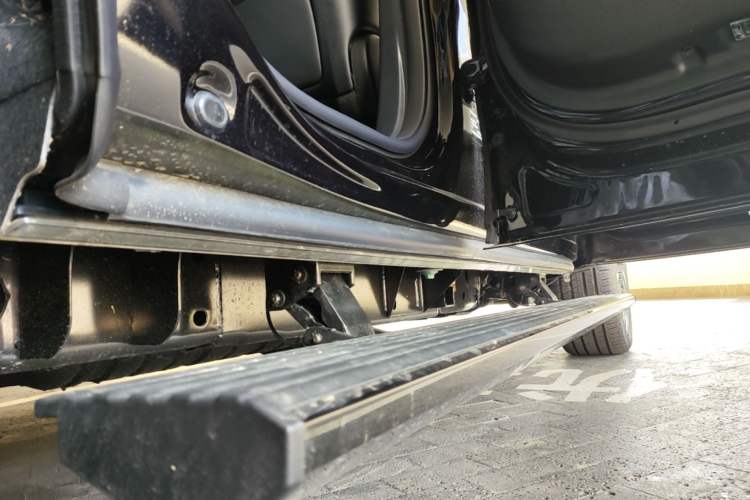 Used Lincoln Navigator 2024 3.5T Presidential Edition Right Side Sill