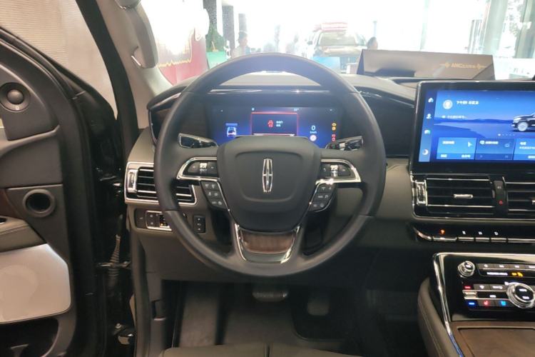 Used Lincoln Navigator 2024 3.5T Presidential Edition Steering Wheel