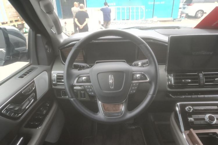Used Lincoln Navigator 2024 3.5T Long-Wheelbase Presidential Edition Steering Wheel