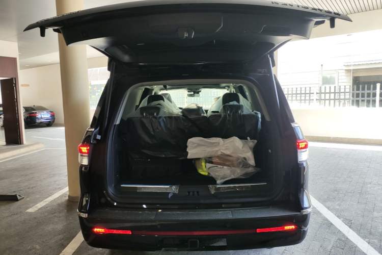 Used Lincoln Navigator 2024 3.5T Presidential Edition Trunk