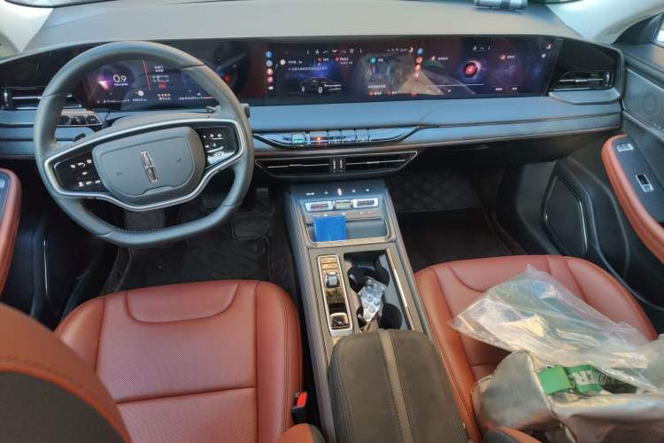 Used Lincoln Z 2024 2.0T Prestige Edition Center Console