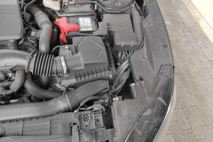 Used Lincoln Z 2024 2.0T Prestige Edition Engine Bay Left