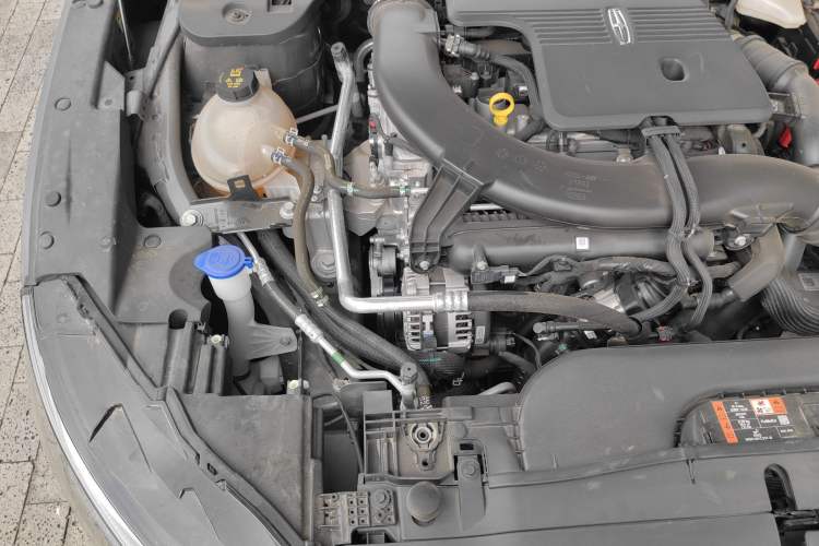 Used Lincoln Z 2024 2.0T Prestige Edition Engine Bay Right
