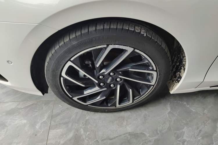 Used Lincoln Z 2022 Facelift iCool Luxury Edition Left Front Wheel Hub