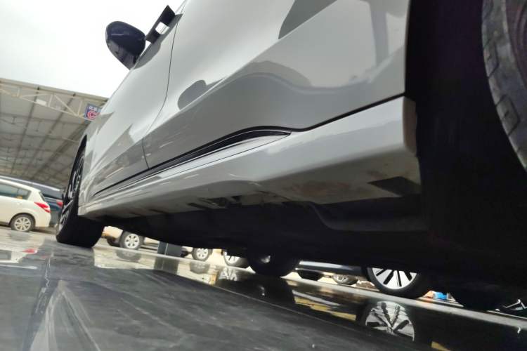 Used Lincoln Z 2022 Facelift iCool Luxury Edition Left Side Sill