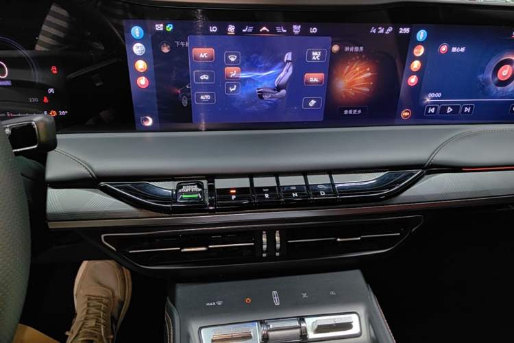 Used Lincoln Z 2022 iXiang Luxury Edition Audio And AC Panel