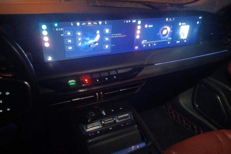 Used Lincoln Z 2022 iXiang Luxury Edition Audio And AC Panel