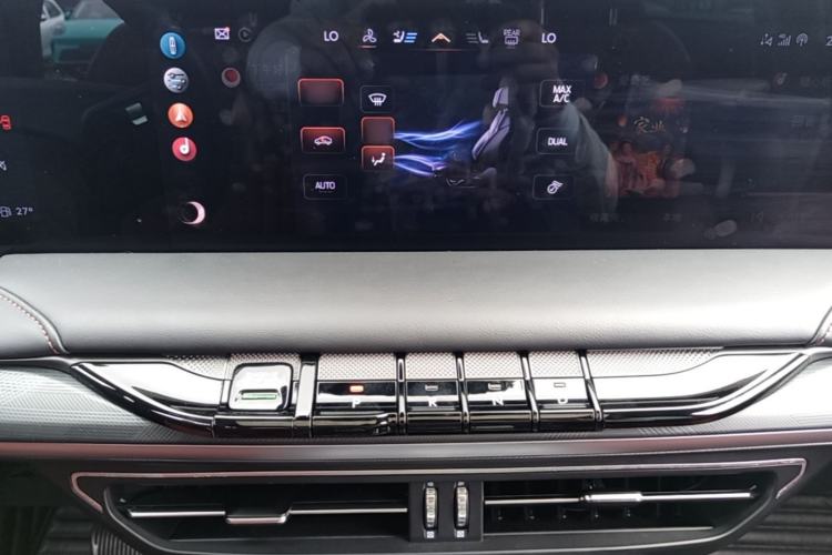 Used Lincoln Z 2022 iXiang Luxury Edition Audio And AC Panel