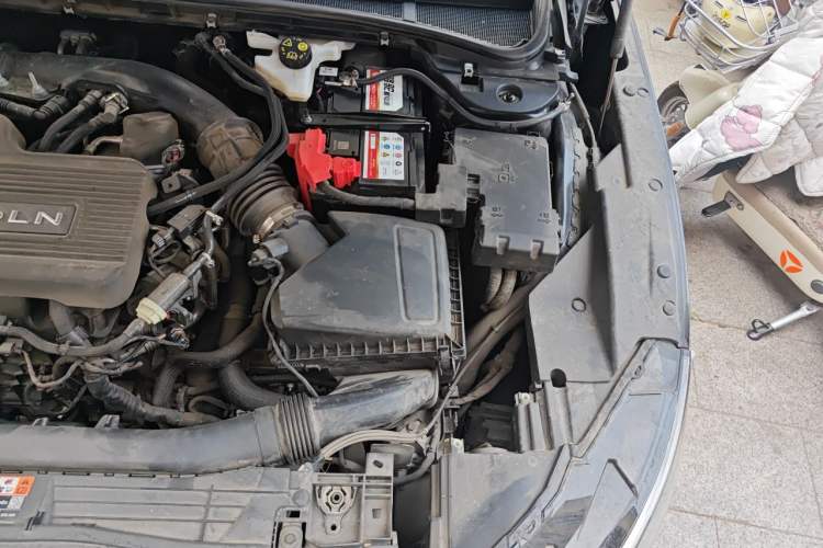 Used Lincoln Z 2022 iEnjoy Luxury Edition Engine Bay Left
