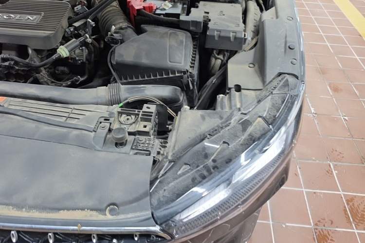 Used Lincoln Z 2022 iXiang Zunyi Edition Engine Bay Left