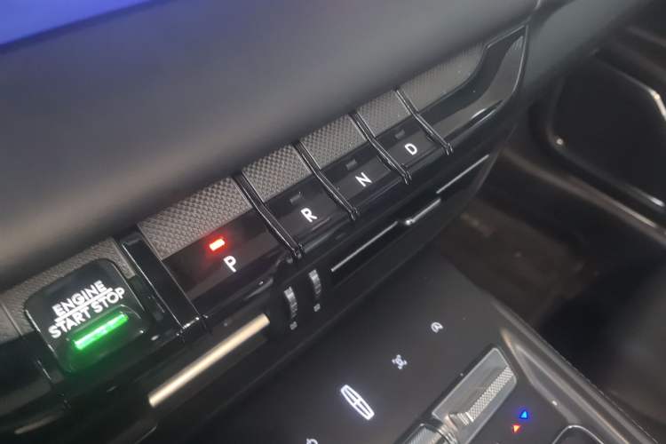 Used Lincoln Z 2022 Facelift iCool Deluxe Edition Gear Lever