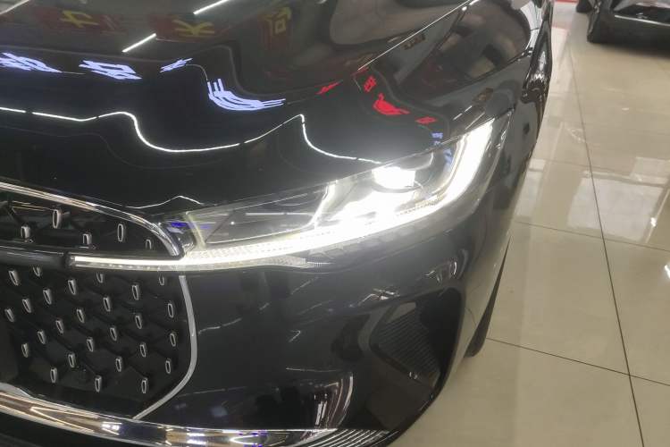 Used Lincoln Z 2022 iXiang Deluxe Edition Left Front Headlight