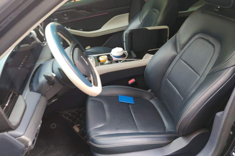 Used Lincoln Z 2022 iCool Luxury Edition Left Front Seat