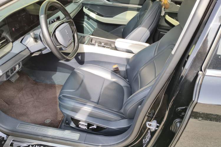 Used Lincoln Z 2022 iKoo Luxury Edition Left Front Seat