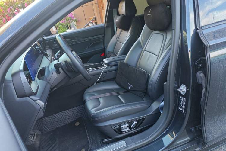 Used Lincoln Z 2022 iKoo Centennial Limited Edition Left Front Seat