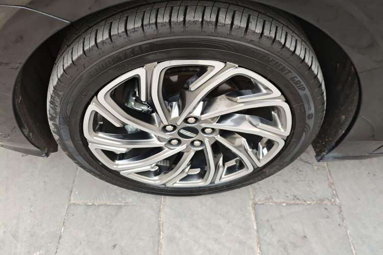 Used Lincoln Z 2022 iEnjoy Luxury Edition Left Front Wheel Hub