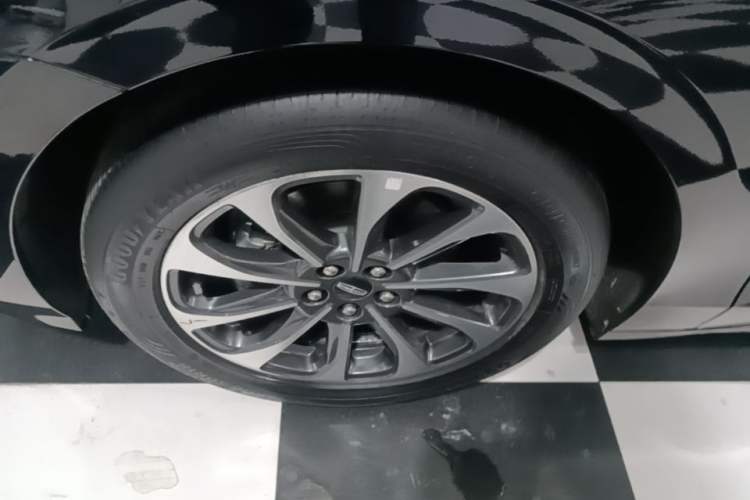 Used Lincoln Z 2022 iXiang Luxury Edition Left Front Wheel Hub