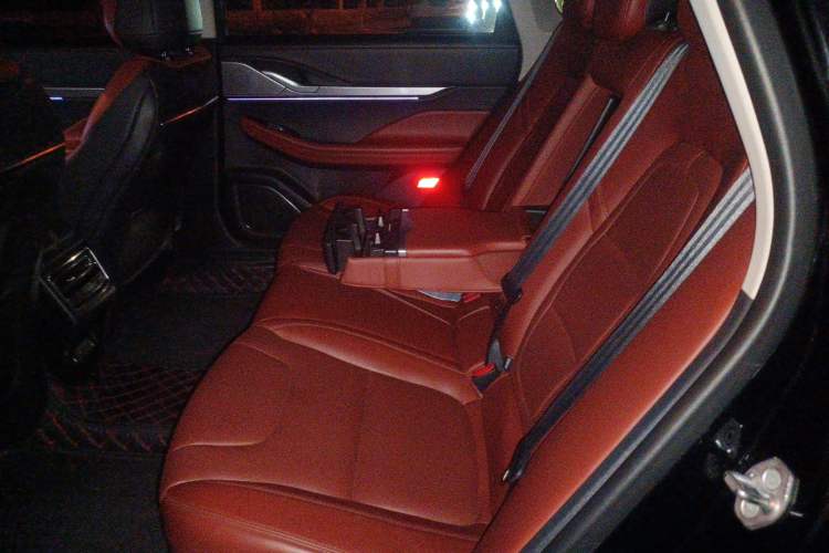 Used Lincoln Z 2022 iXiang Luxury Edition Left Rear Seat