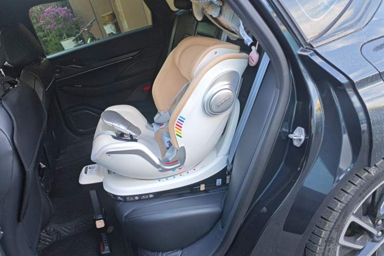 Used Lincoln Z 2022 iKoo Centennial Limited Edition Left Rear Seat