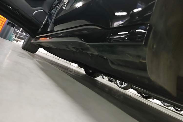 Used Lincoln Z 2022 iXiang Luxury Edition Left Side Sill