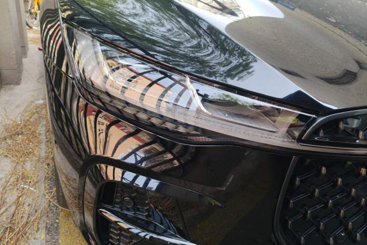 Used Lincoln Z 2022 iCool Luxury Edition Right Front Headlight