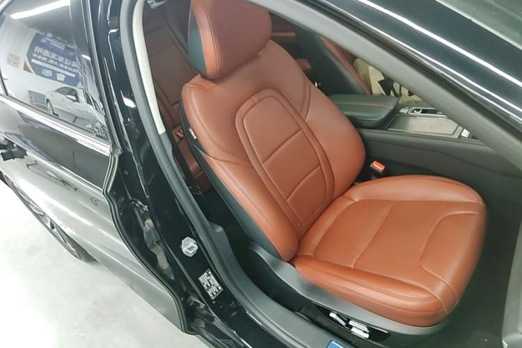 Used Lincoln Z 2022 iXiang Luxury Edition Right Front Seat