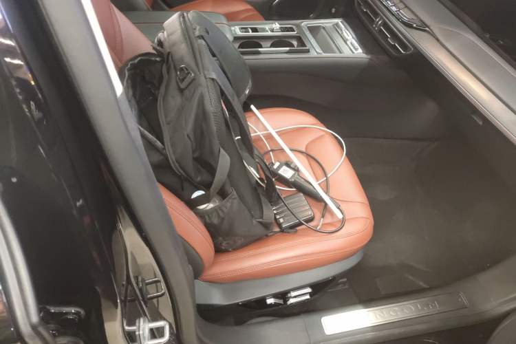Used Lincoln Z 2022 iXiang Deluxe Edition Right Front Seat