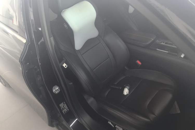 Used Lincoln Z 2022 Facelift iCool Deluxe Edition Right Front Seat