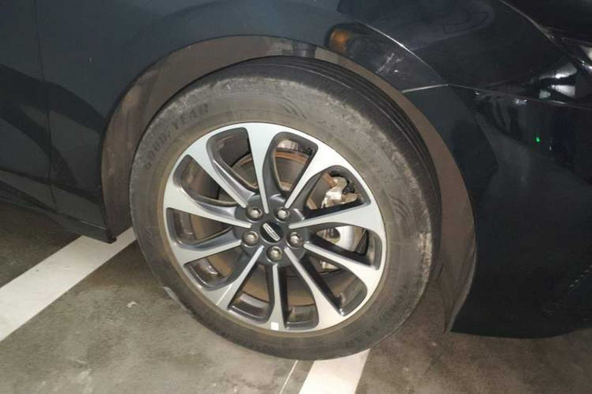 Used Lincoln Z 2022 iXiang Deluxe Edition Right Front Wheel Hub
